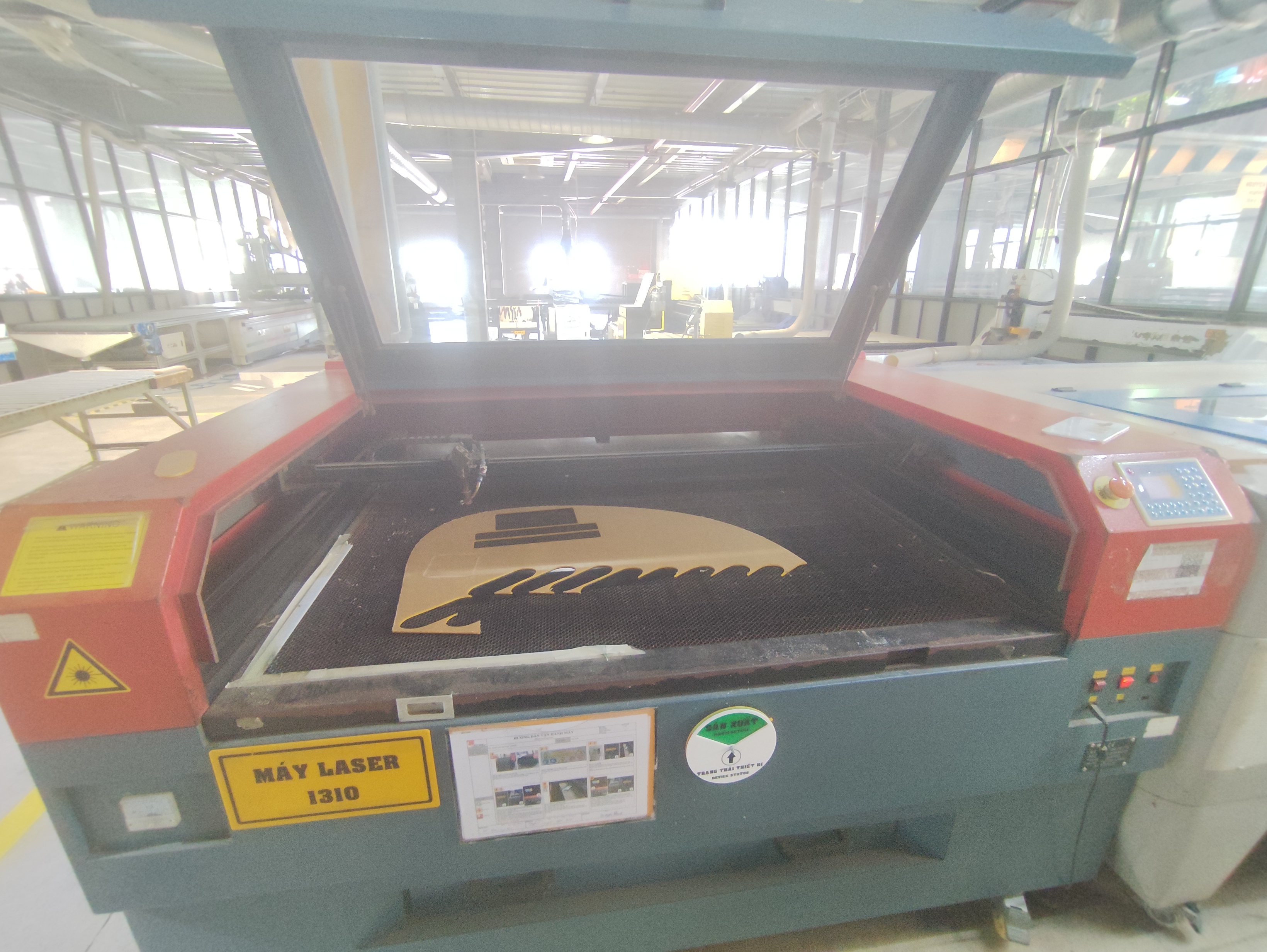 Laser cutting machine